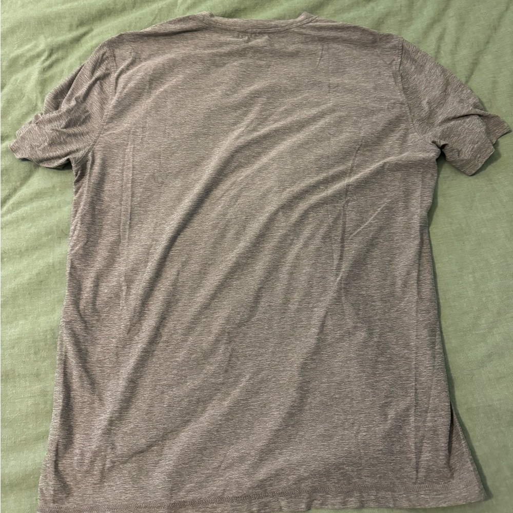 VUORI Workout Shirt - Men’s Large.
